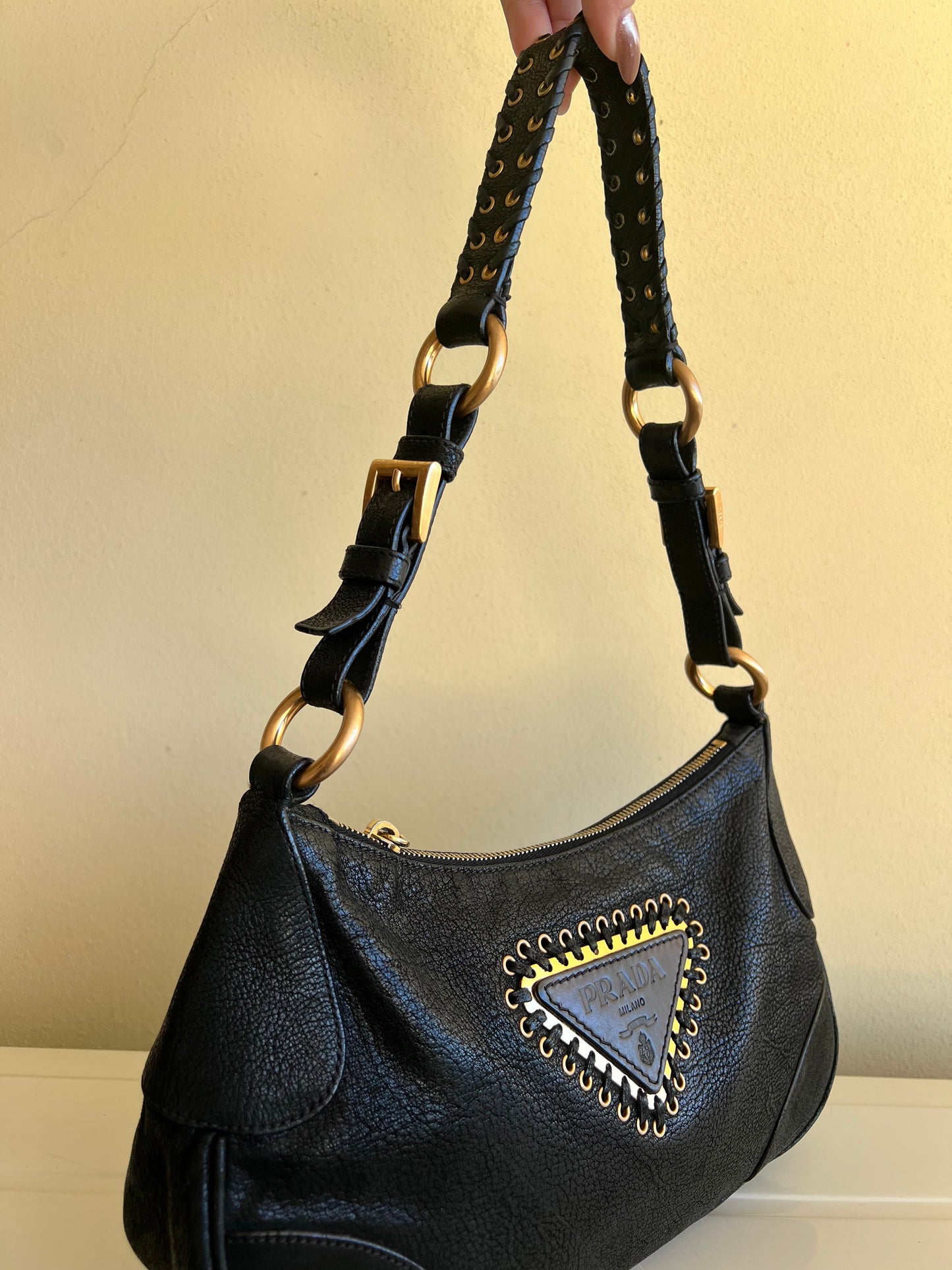 Prada con Tracolla a Catena Intrecciata