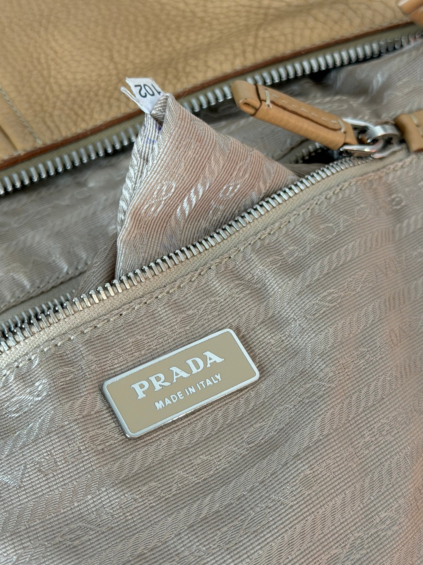 Prada spalla mezzaluna beige