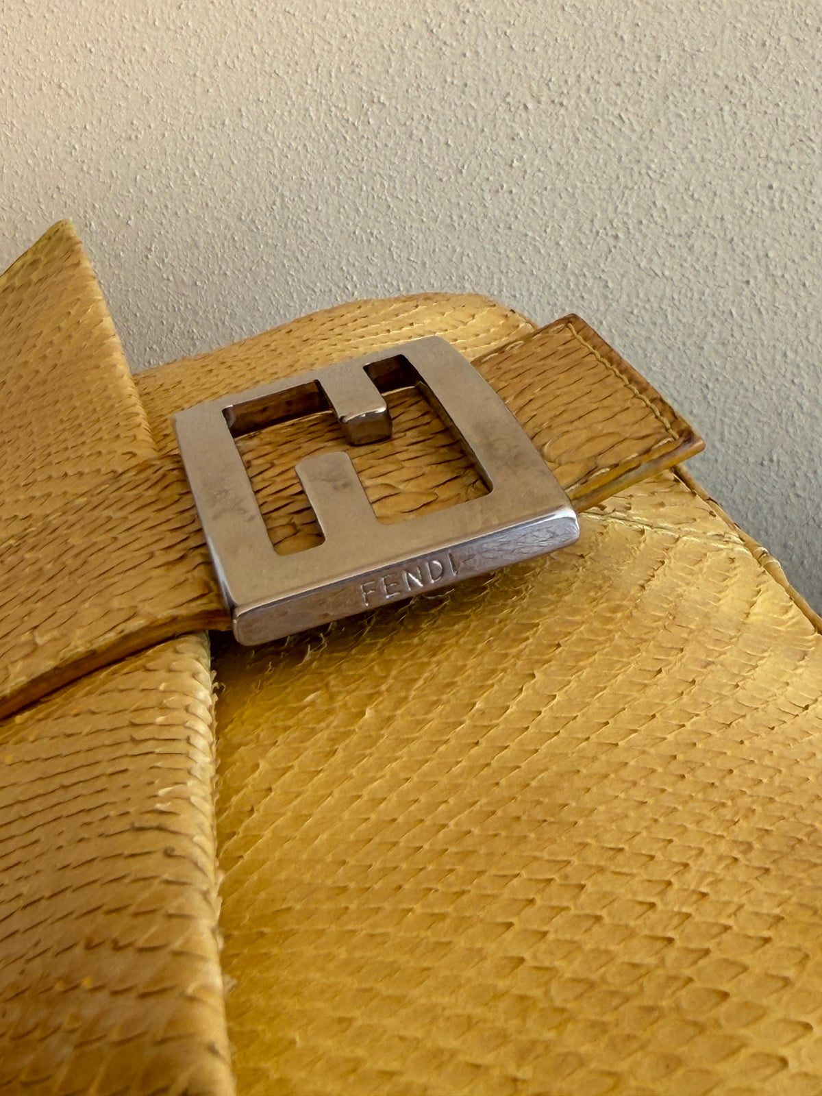Fendi baguette pelle di pitone gialla