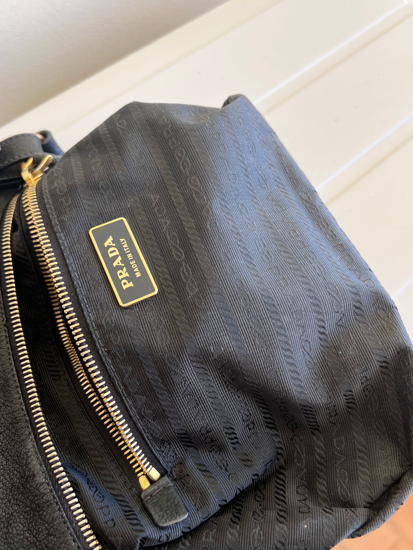 Prada con Tracolla a Catena Intrecciata