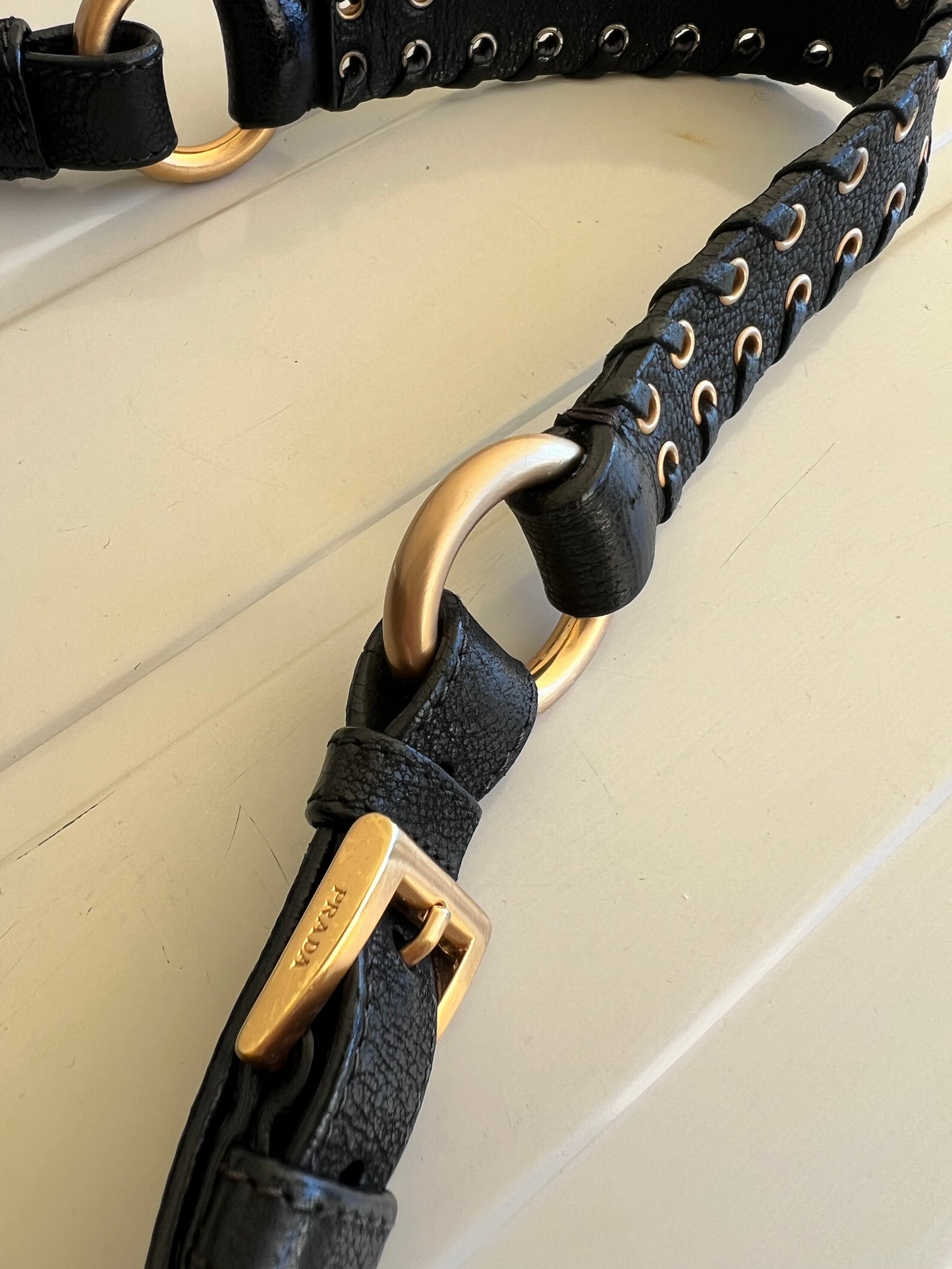 Prada con Tracolla a Catena Intrecciata