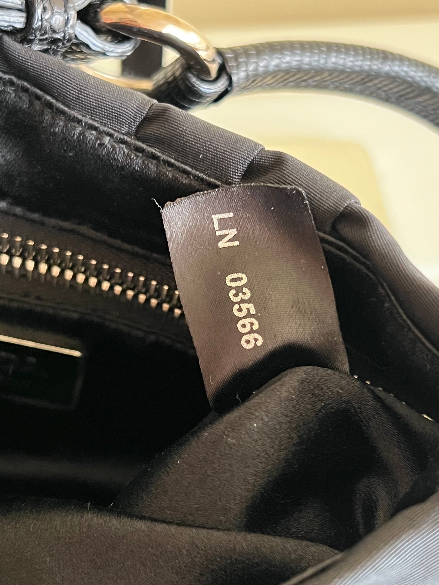 Prada Faille ricamo nera