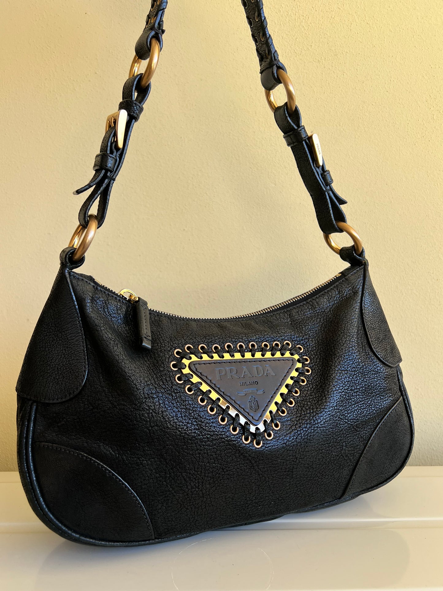 Prada con Tracolla a Catena Intrecciata