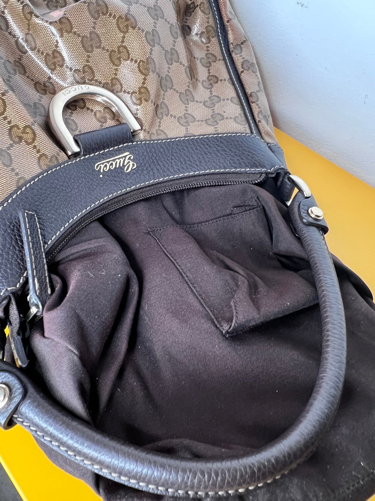 Gucci Abbey Crystal GG