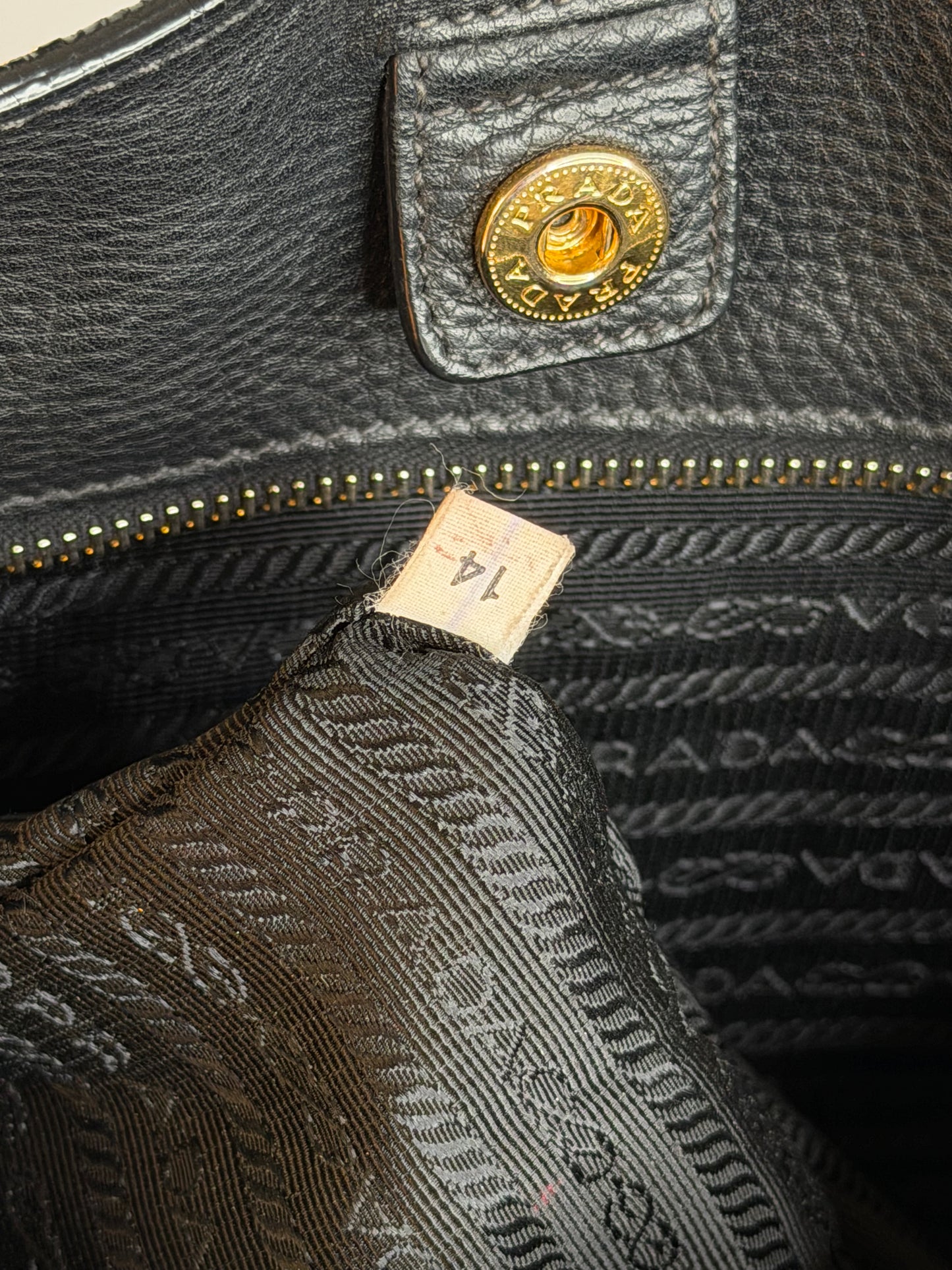 Prada tote con tracolla