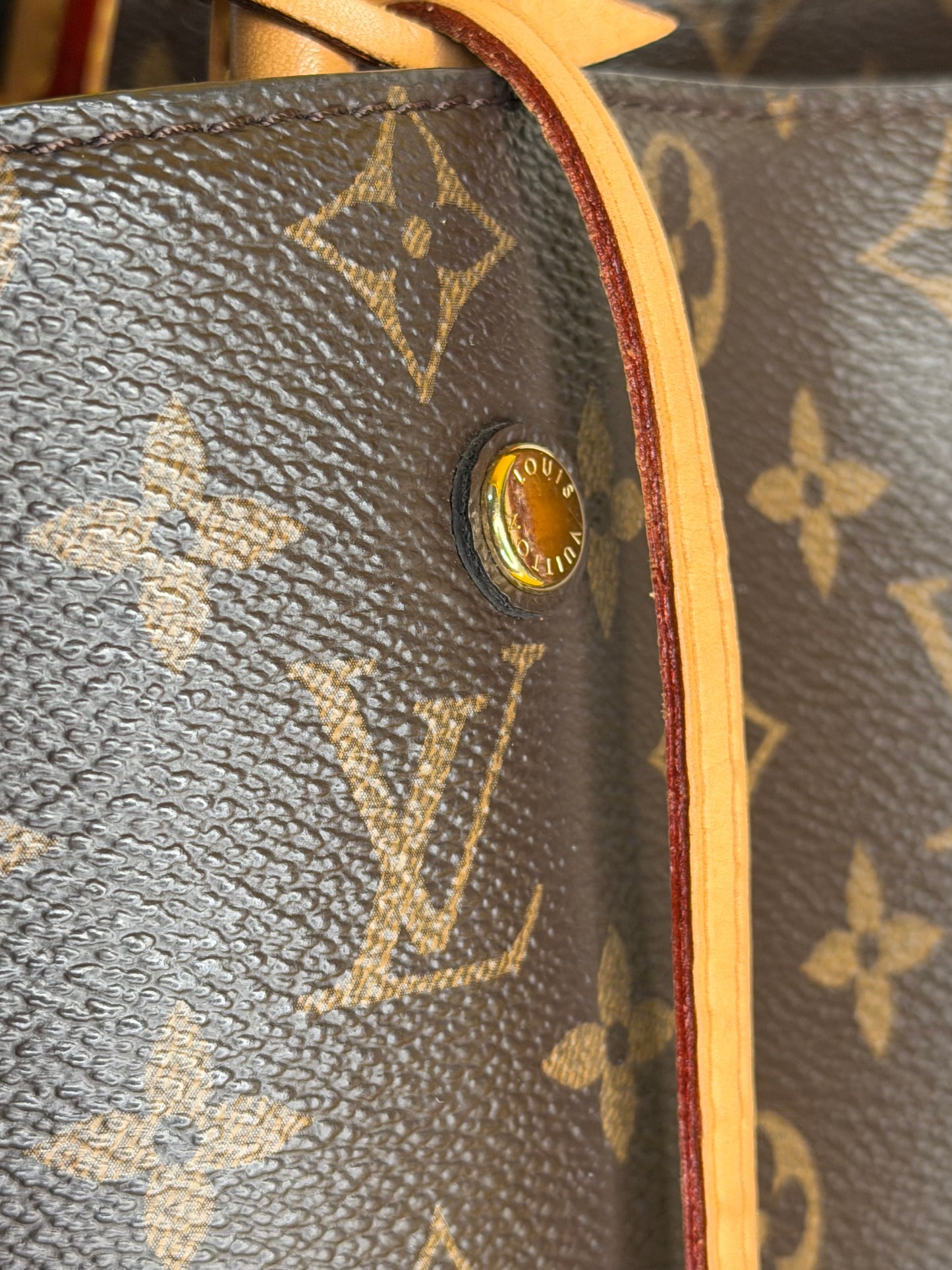 Louis Vuitton Montaigne MM