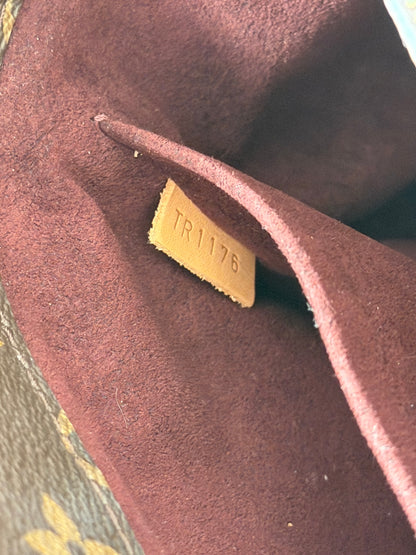 Louis Vuitton Montaigne MM
