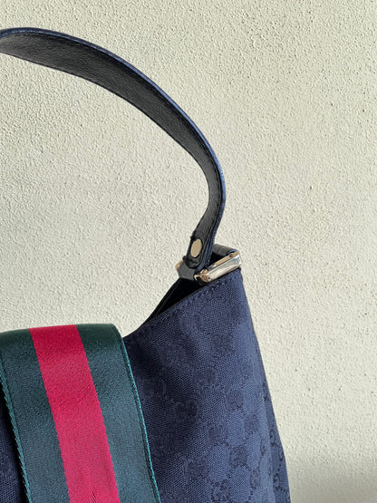 Gucci Hobo magnetic web