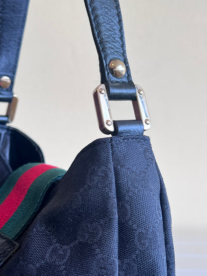 Gucci Hobo magnetic web