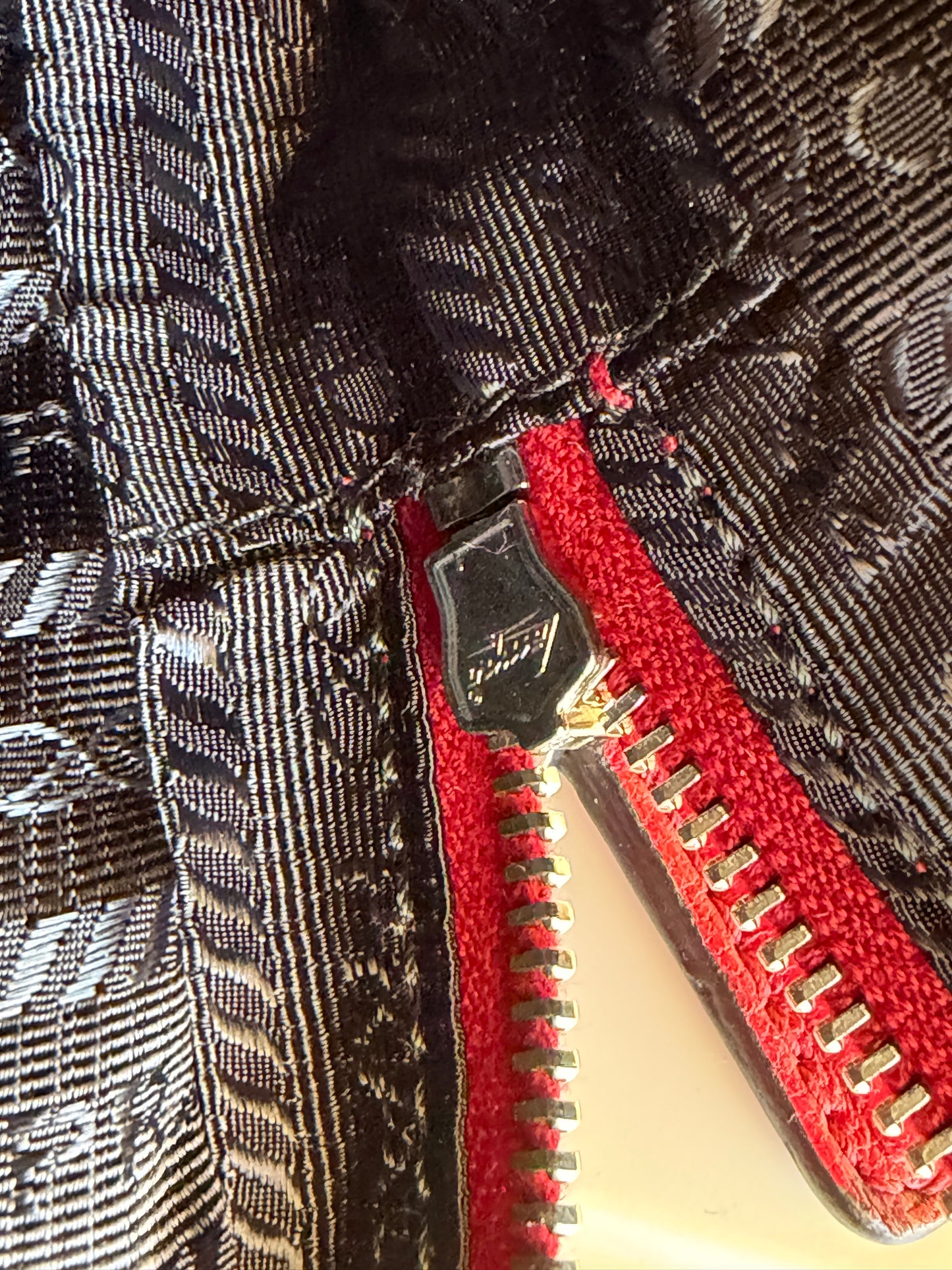 Prada con Catena Grommet