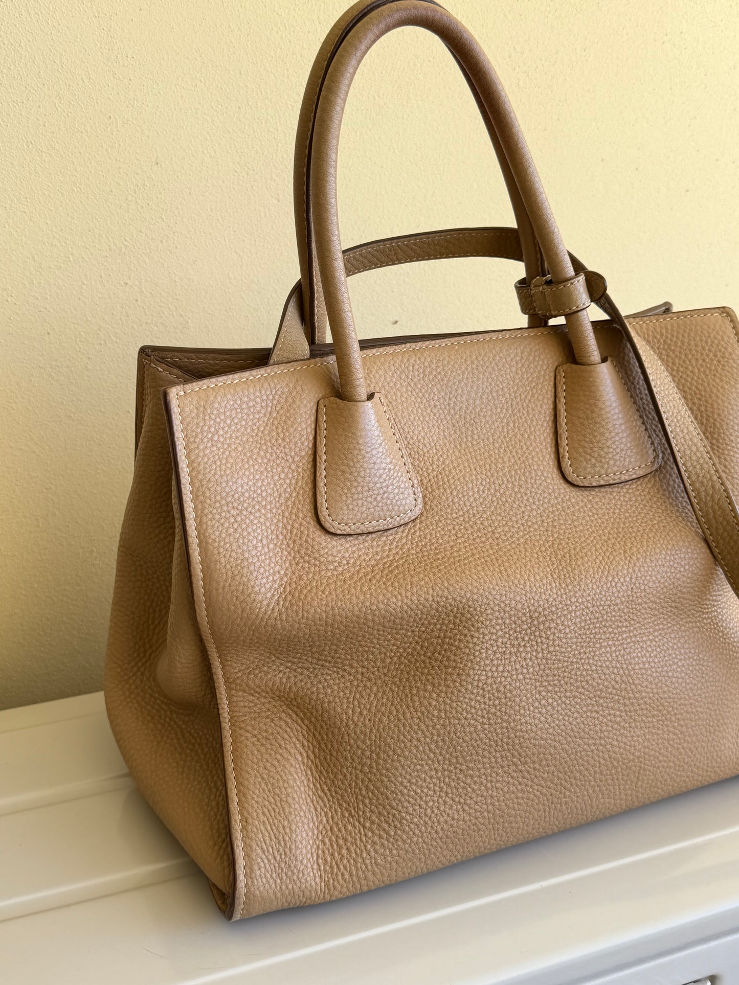 Prada tote in pelle
