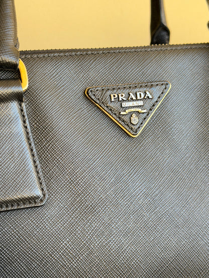 Prada Galleria nera