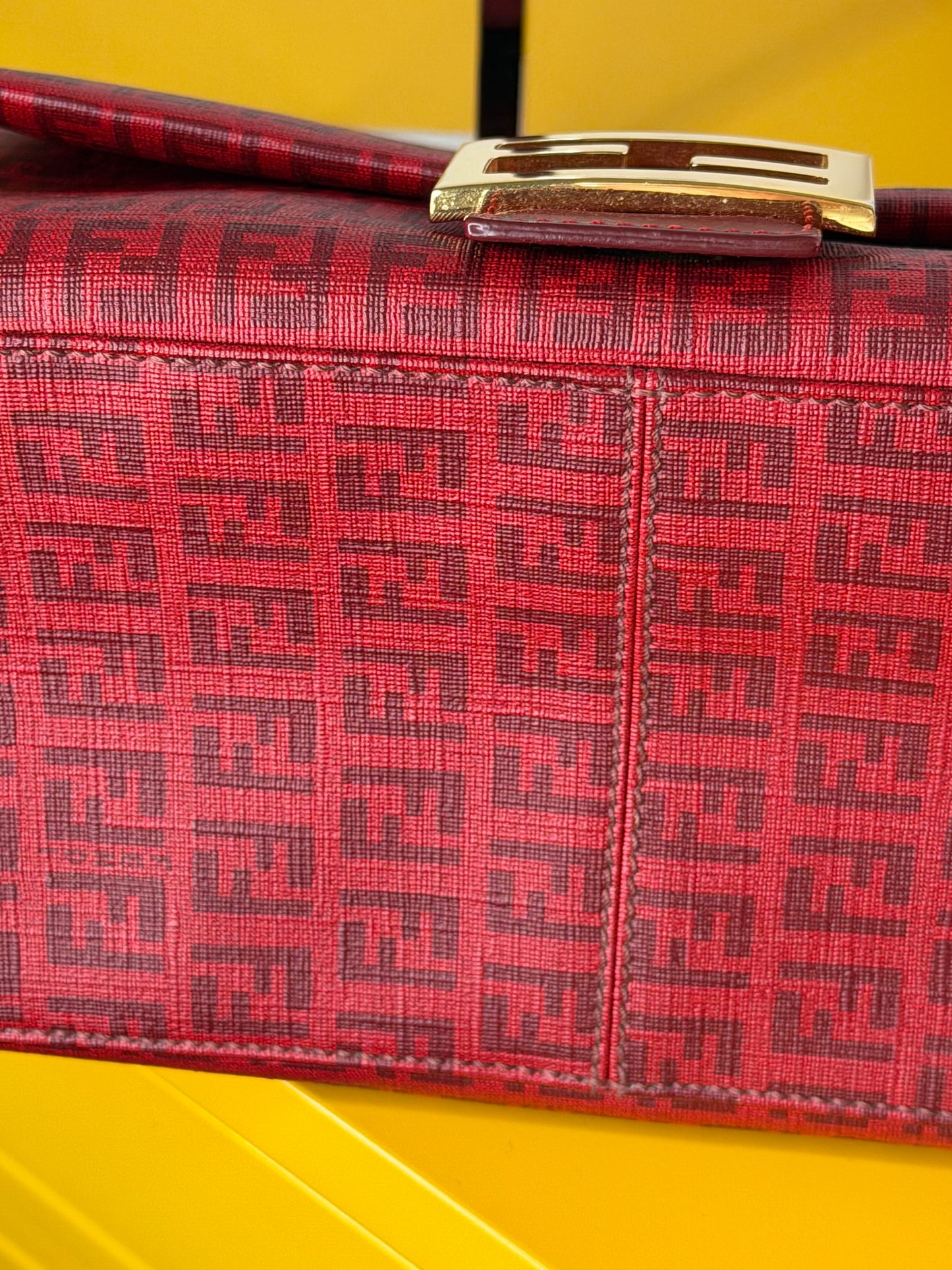 Fendi Mamma tessuto roll red