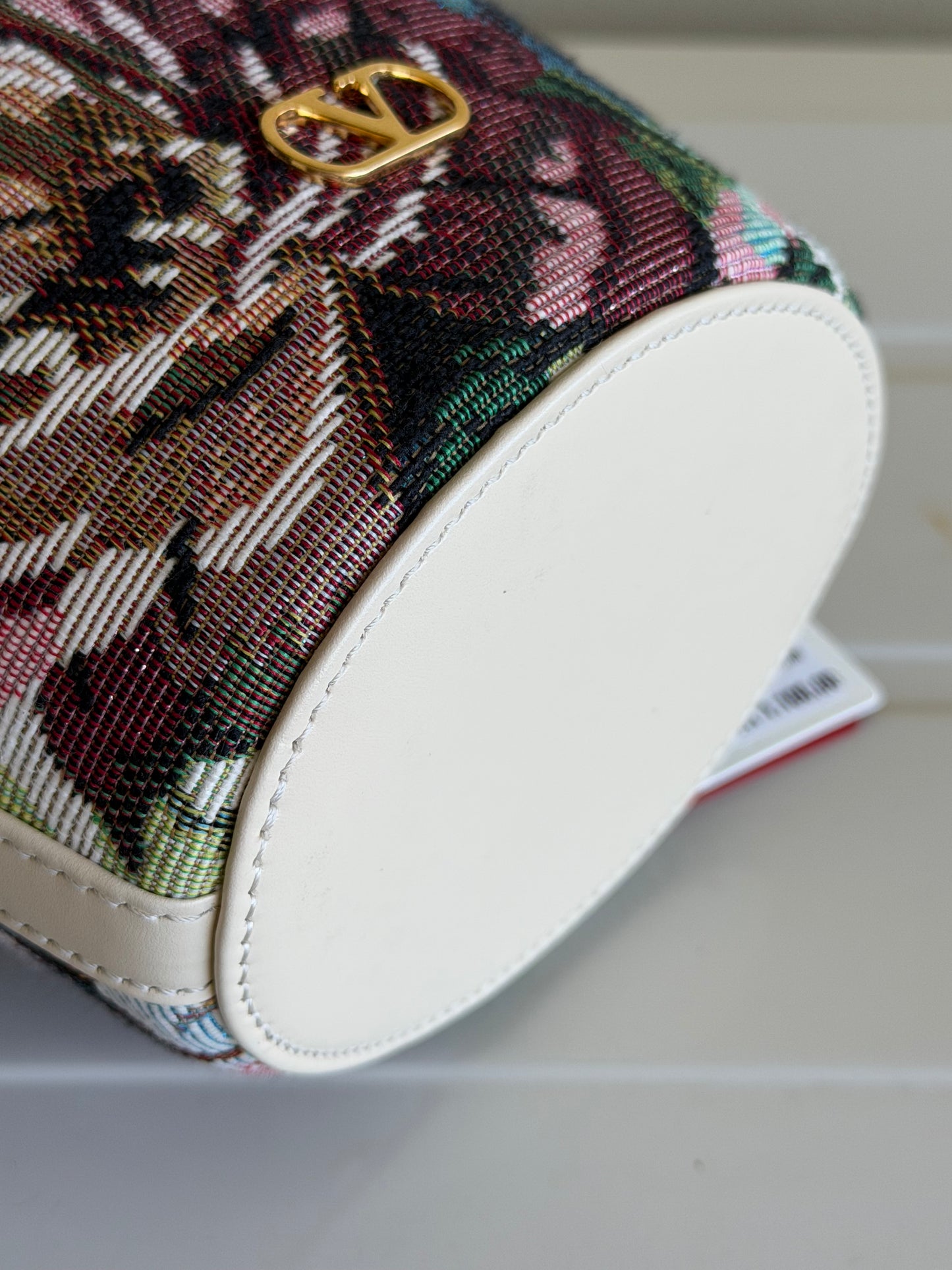 Valentino Garavani VLogo Signature mini bucket
