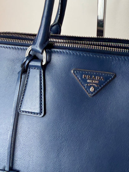 Prada galleria blu