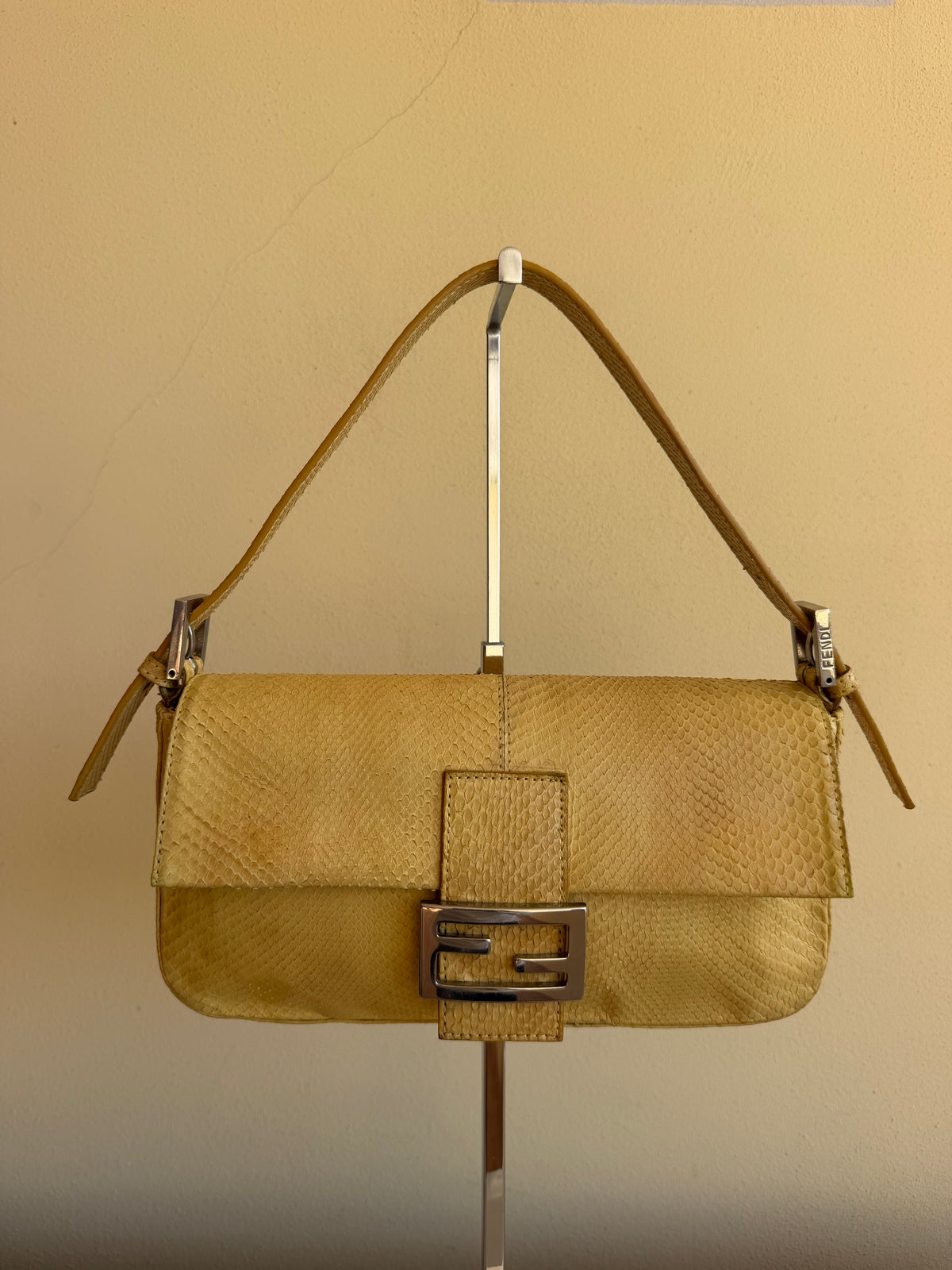Fendi baguette pelle di pitone gialla