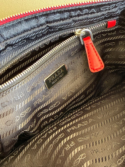 Prada con Catena Grommet