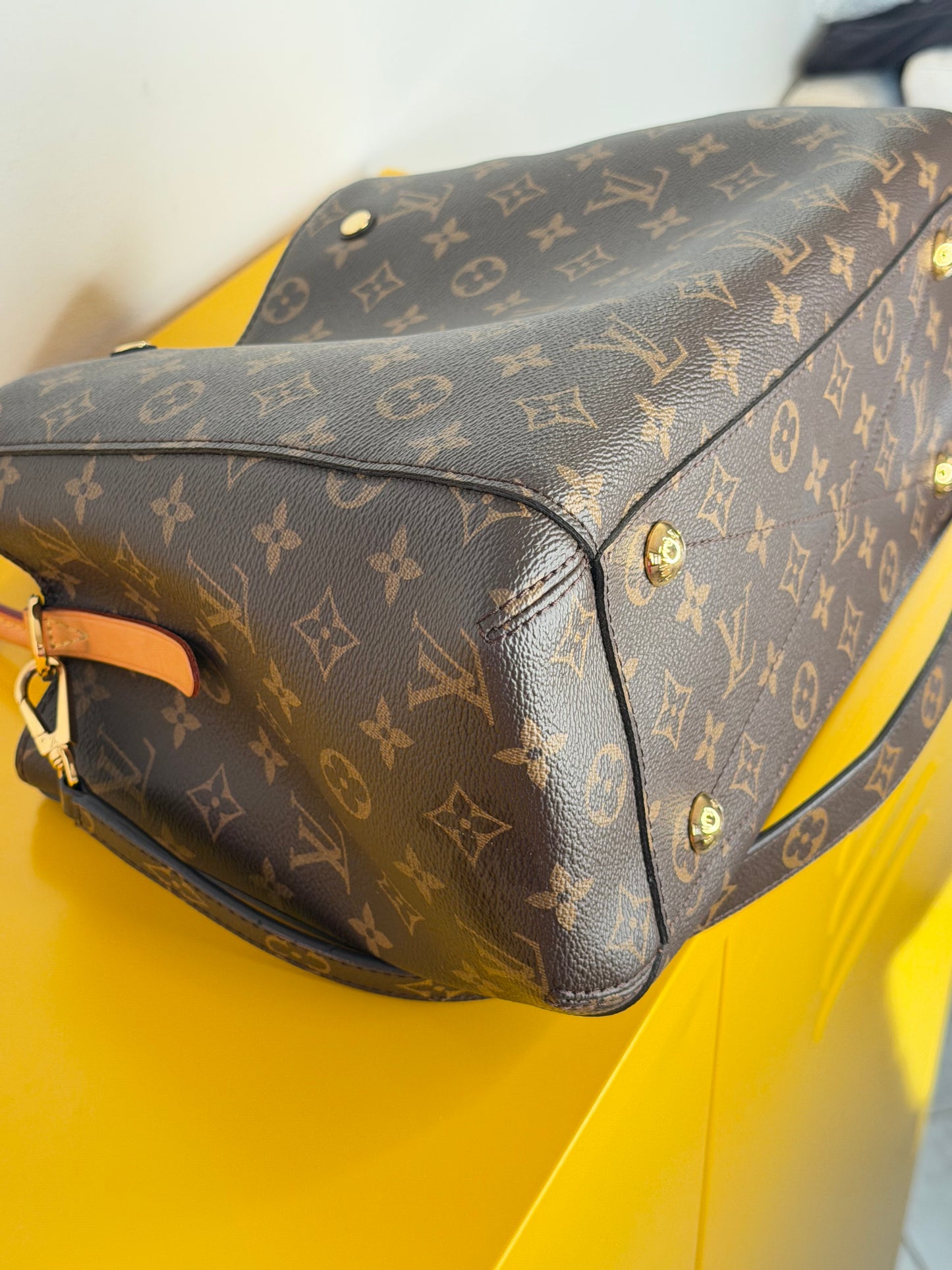 Louis Vuitton Montaigne MM