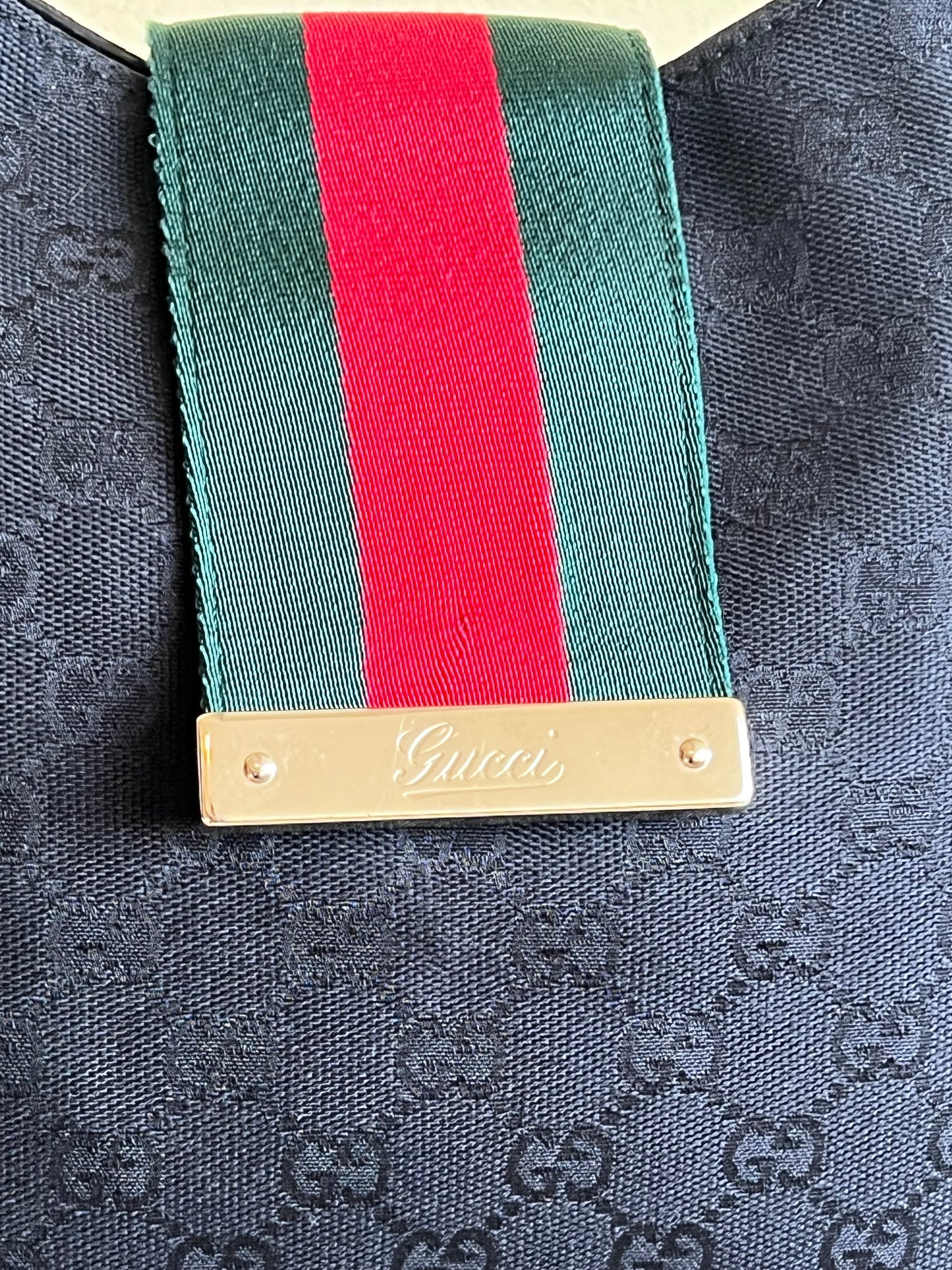 Gucci Hobo magnetic web