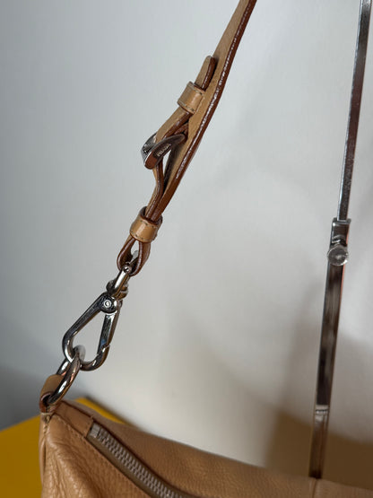 Prada spalla mezzaluna beige