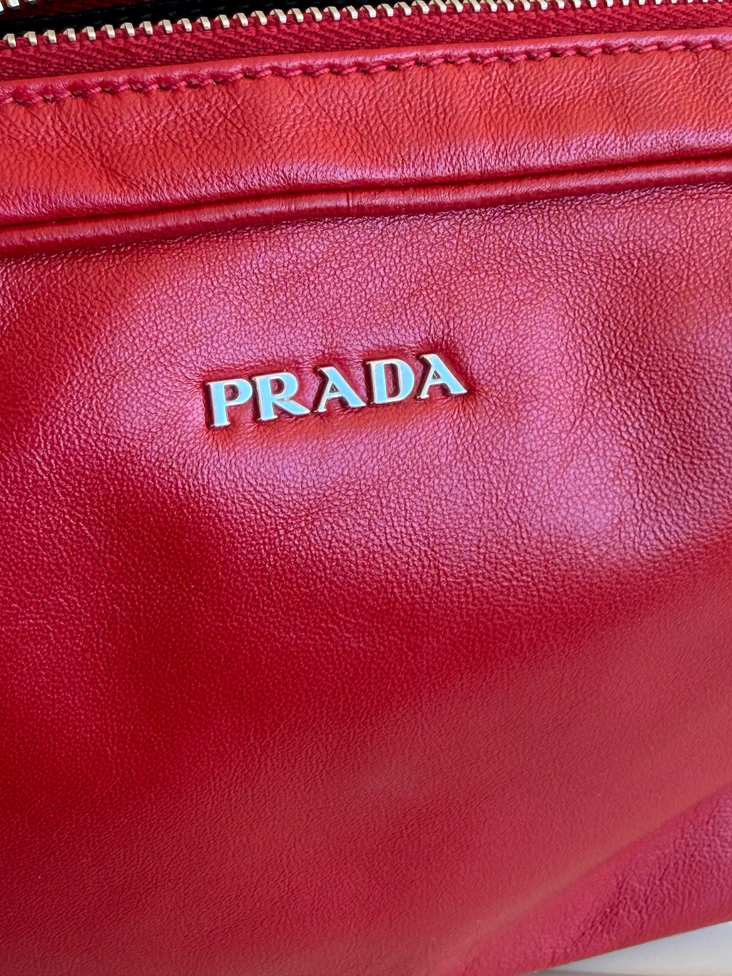 Prada con Catena Grommet