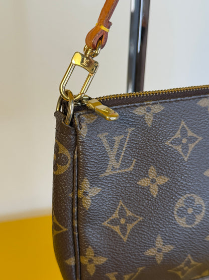 Louis Vuitton Pochette Accessoire