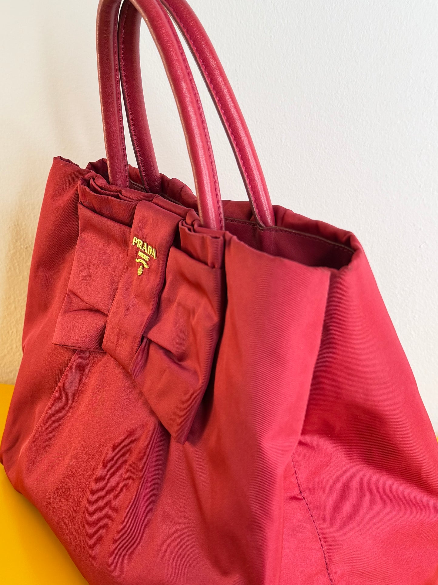 Prada in Nylon Ibisco(rosso fragola)