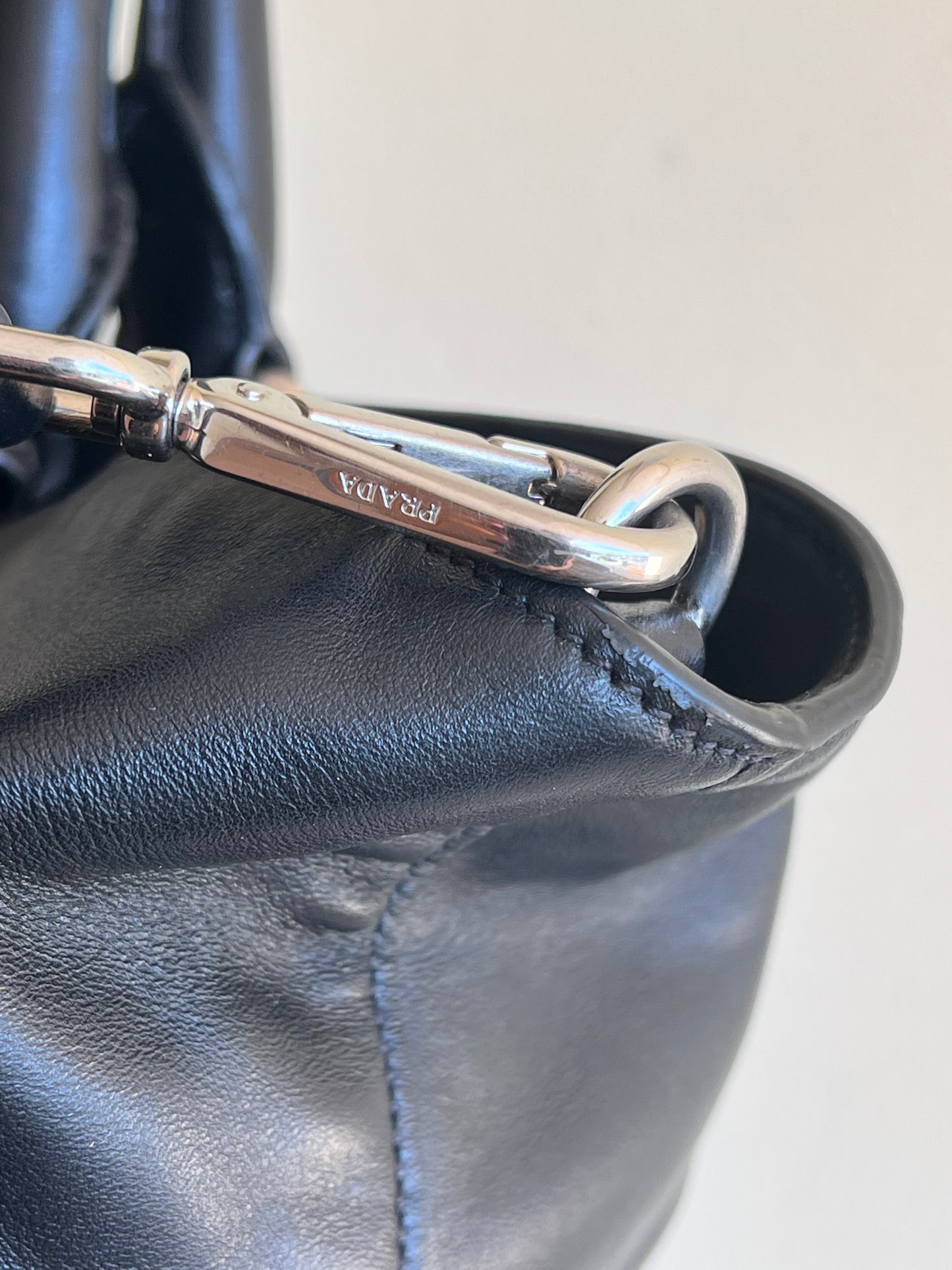 Prada tote nera con tracolla