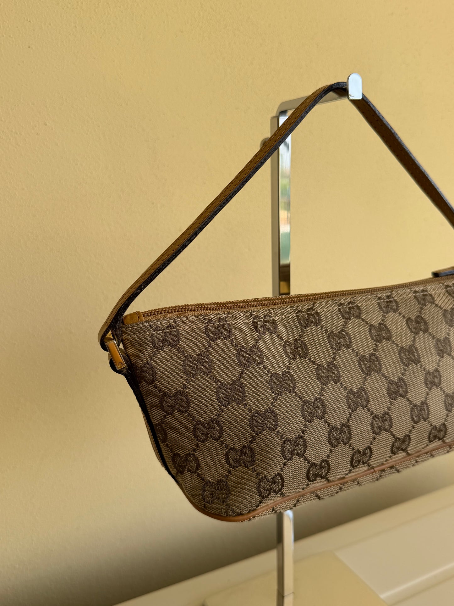 Gucci Boat Bag Beige