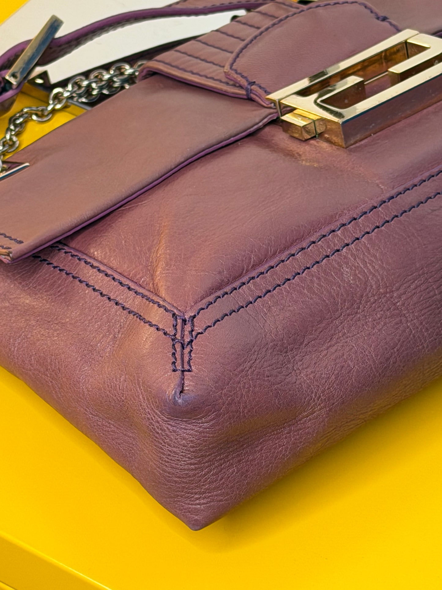 Fendi baguette chain flap Malva