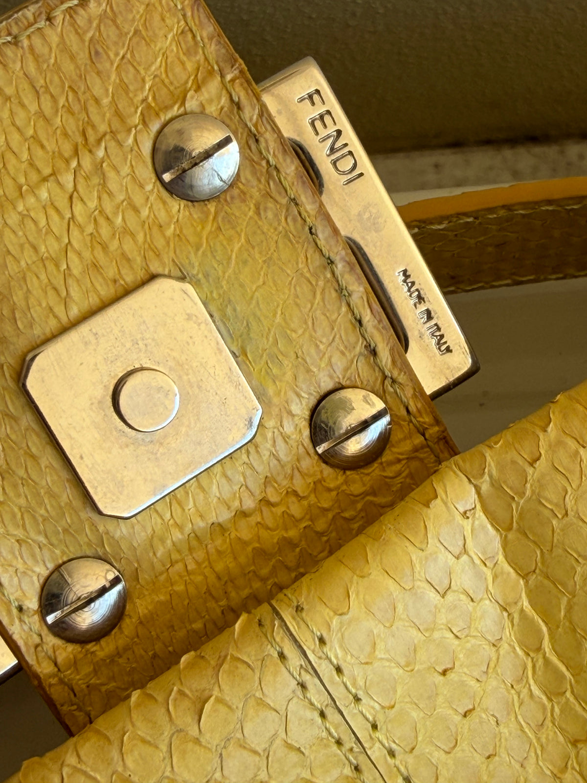 Fendi baguette pelle di pitone gialla