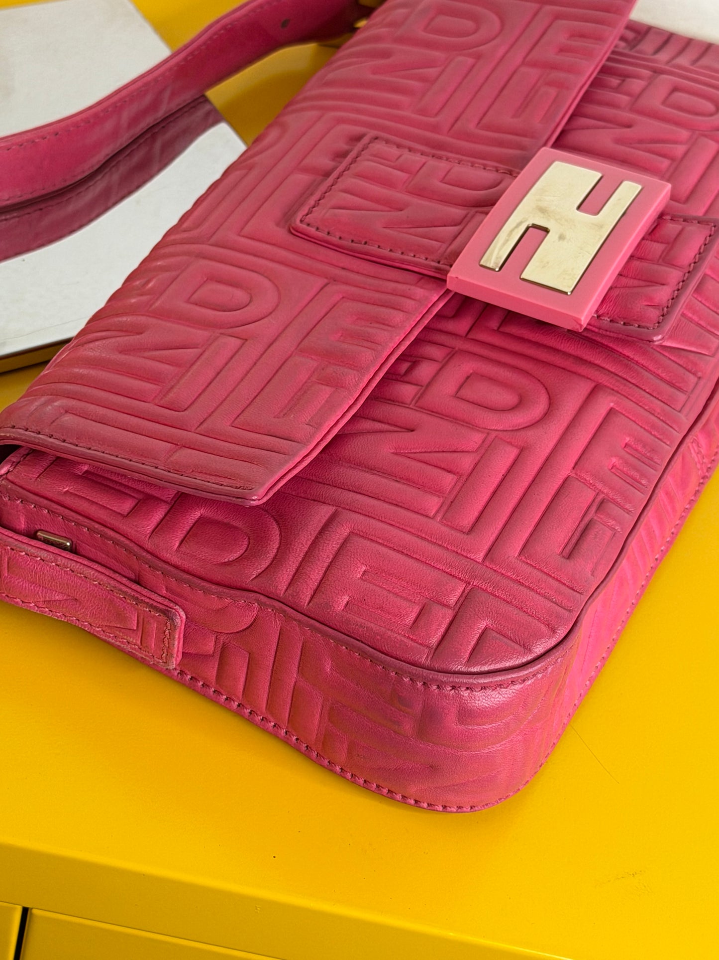 Fendi Baguette Fuxia