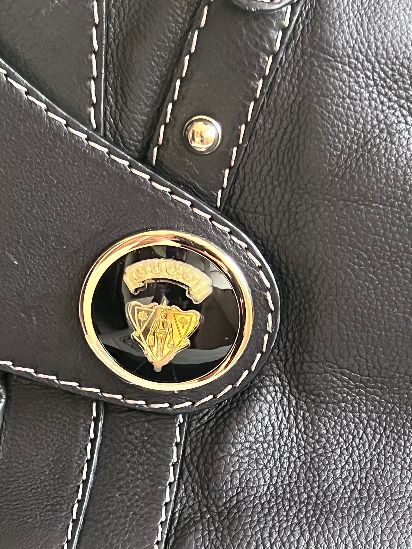 Gucci tote hysteria