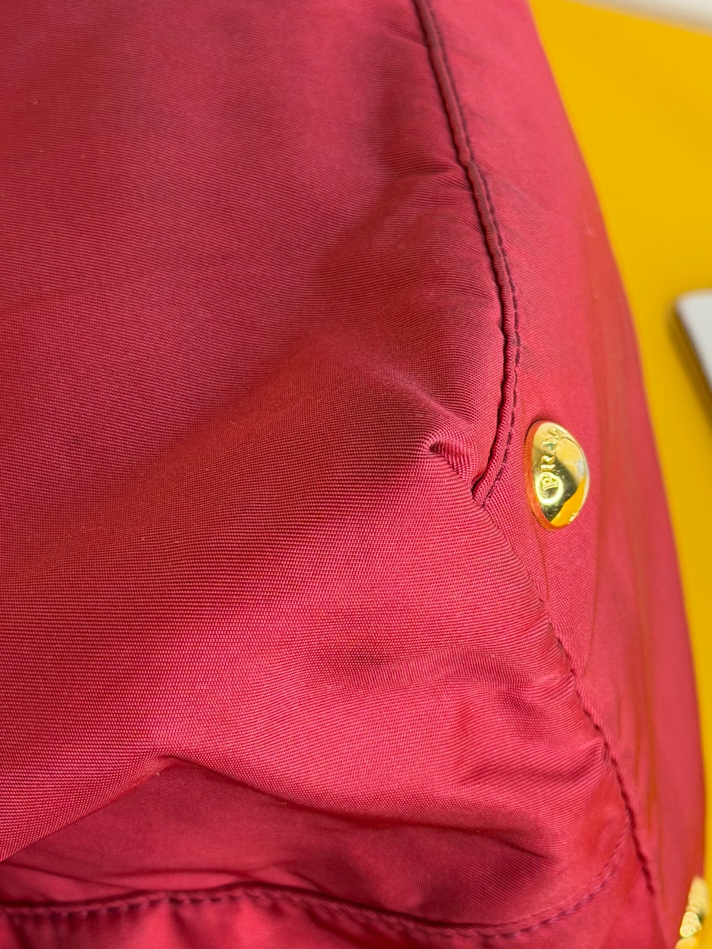 Prada in Nylon Ibisco(rosso fragola)