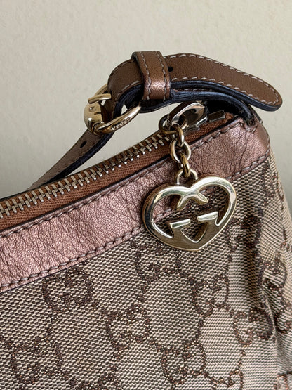 Gucci pochette charmy
