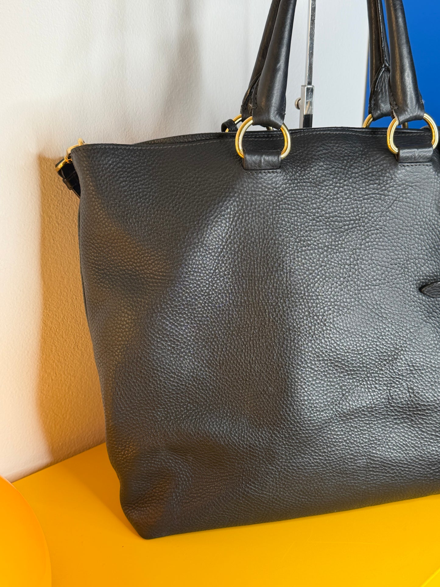 Prada tote con tracolla