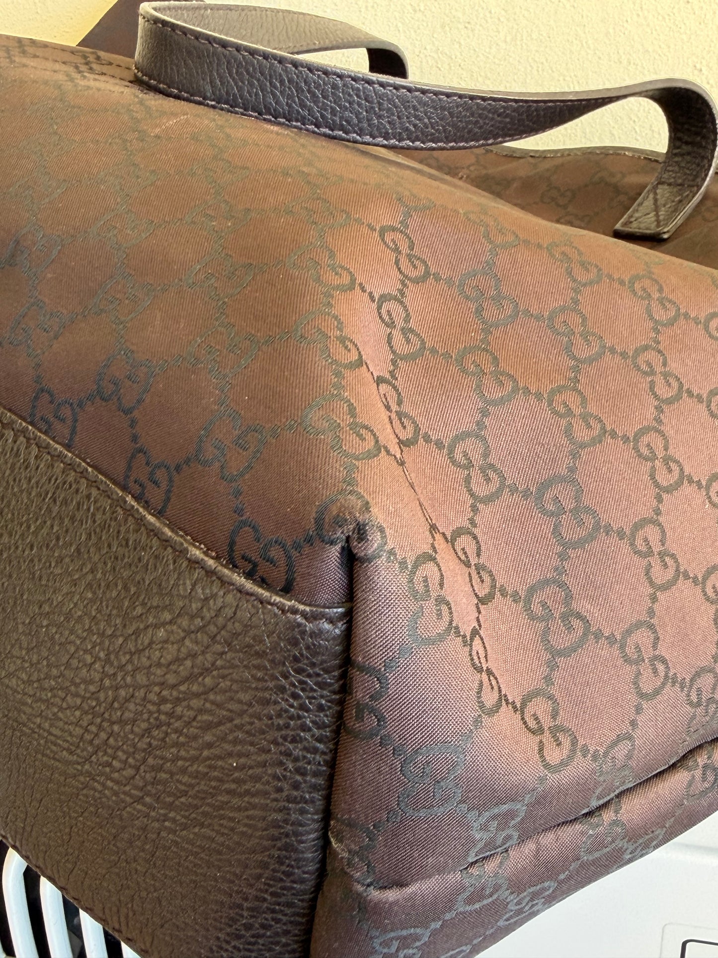 Gucci tote brown