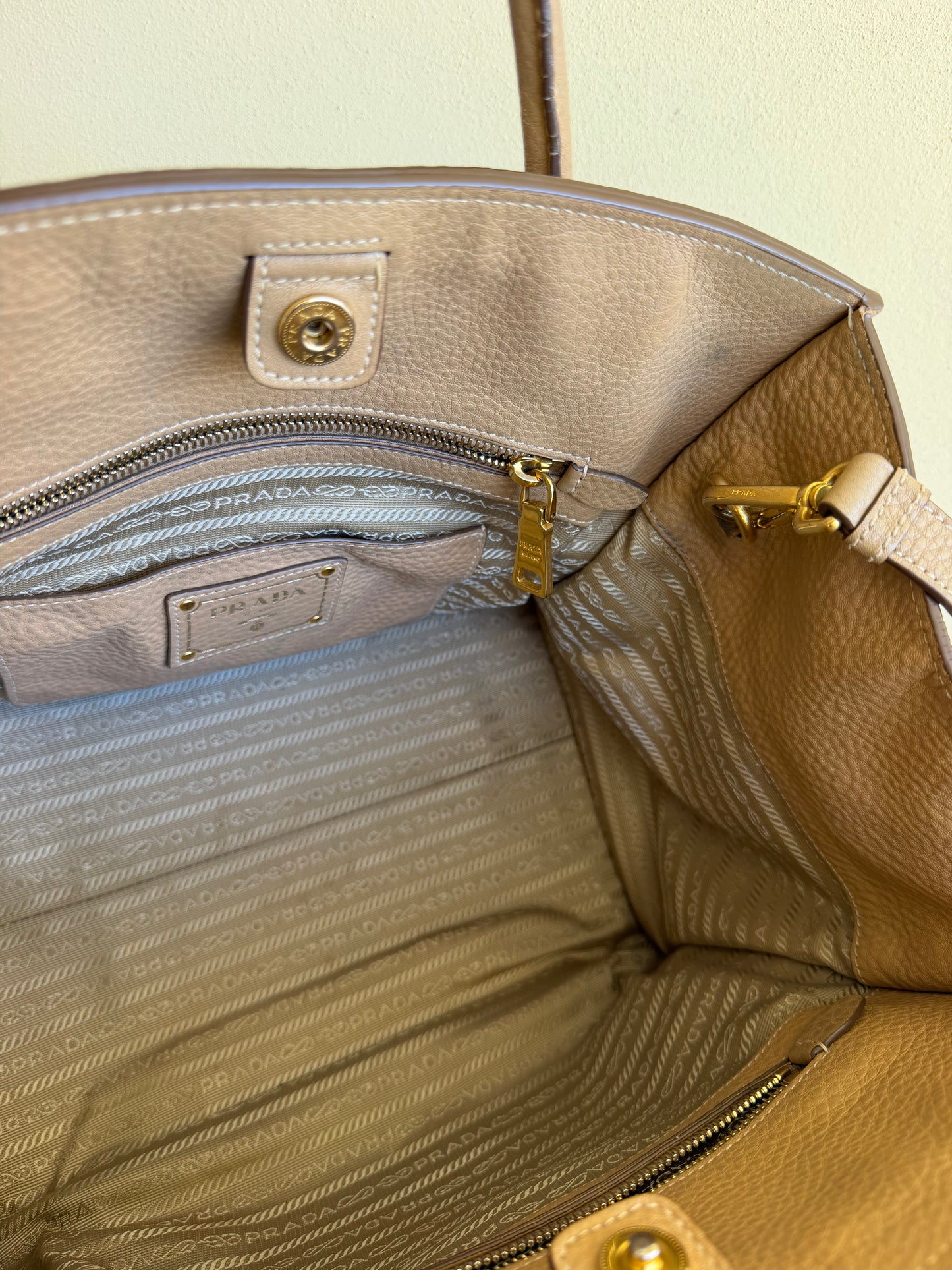 Prada tote in pelle