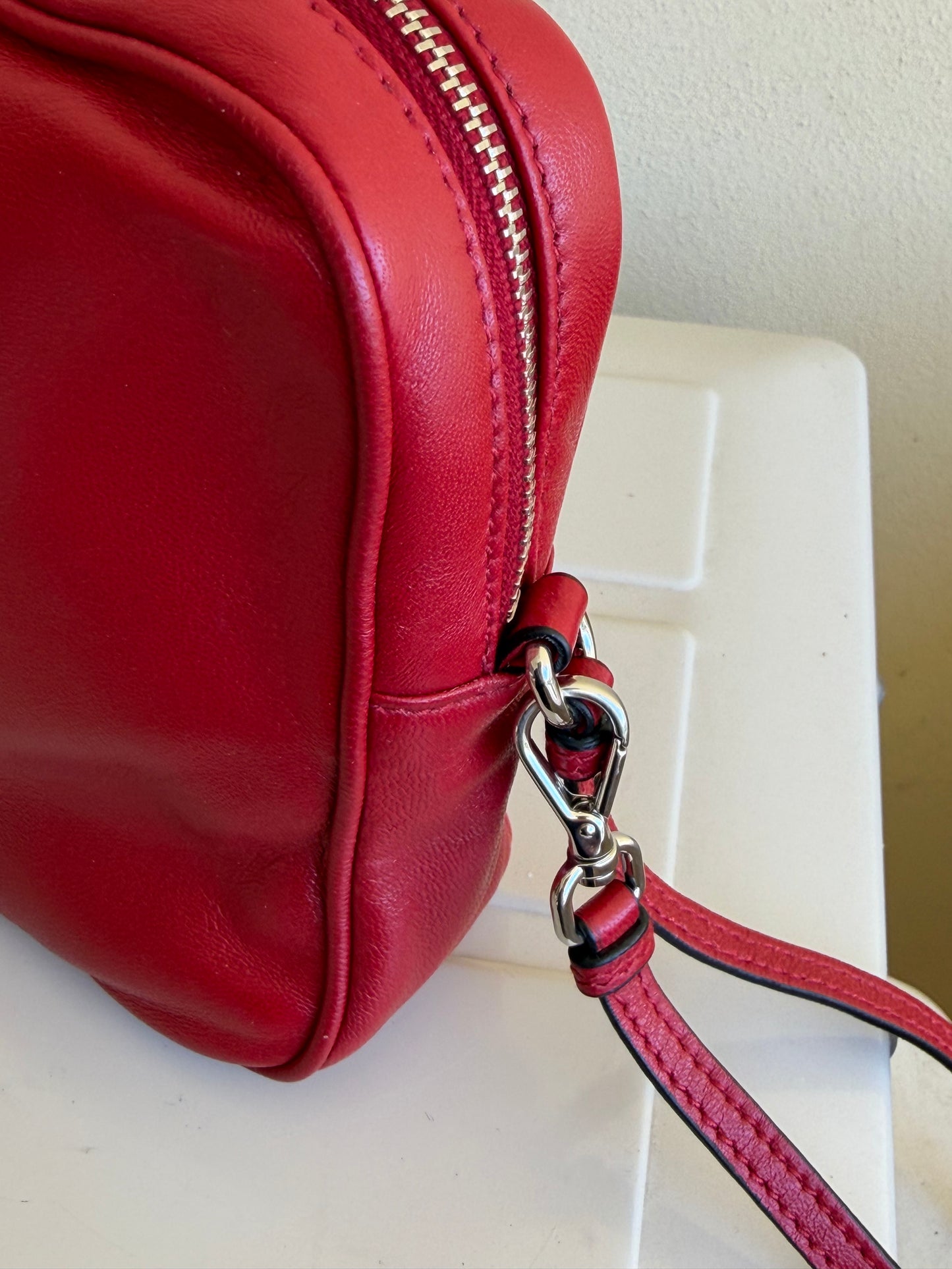 Prada con Catena Grommet