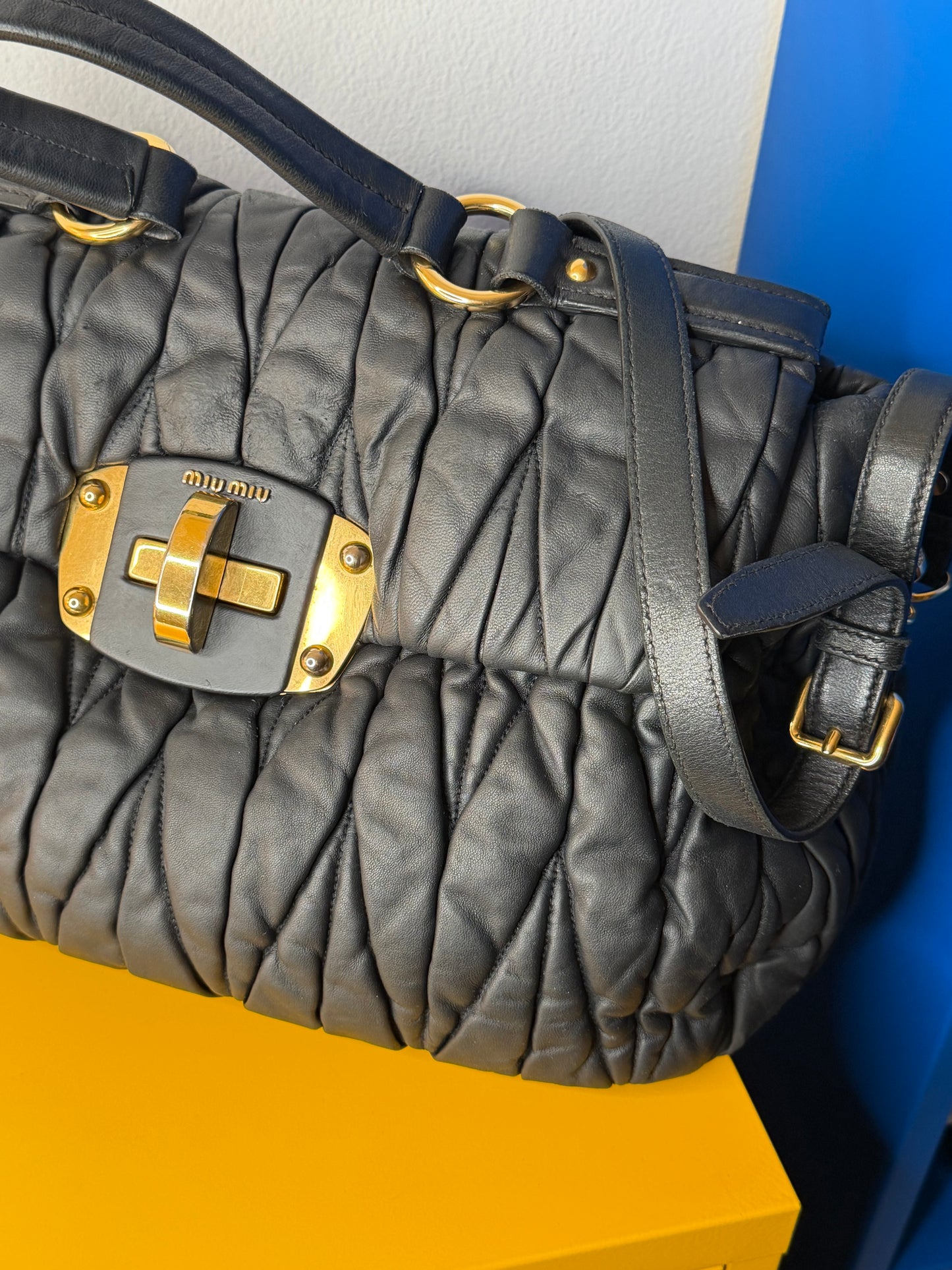 Miu Miu Pattina nera