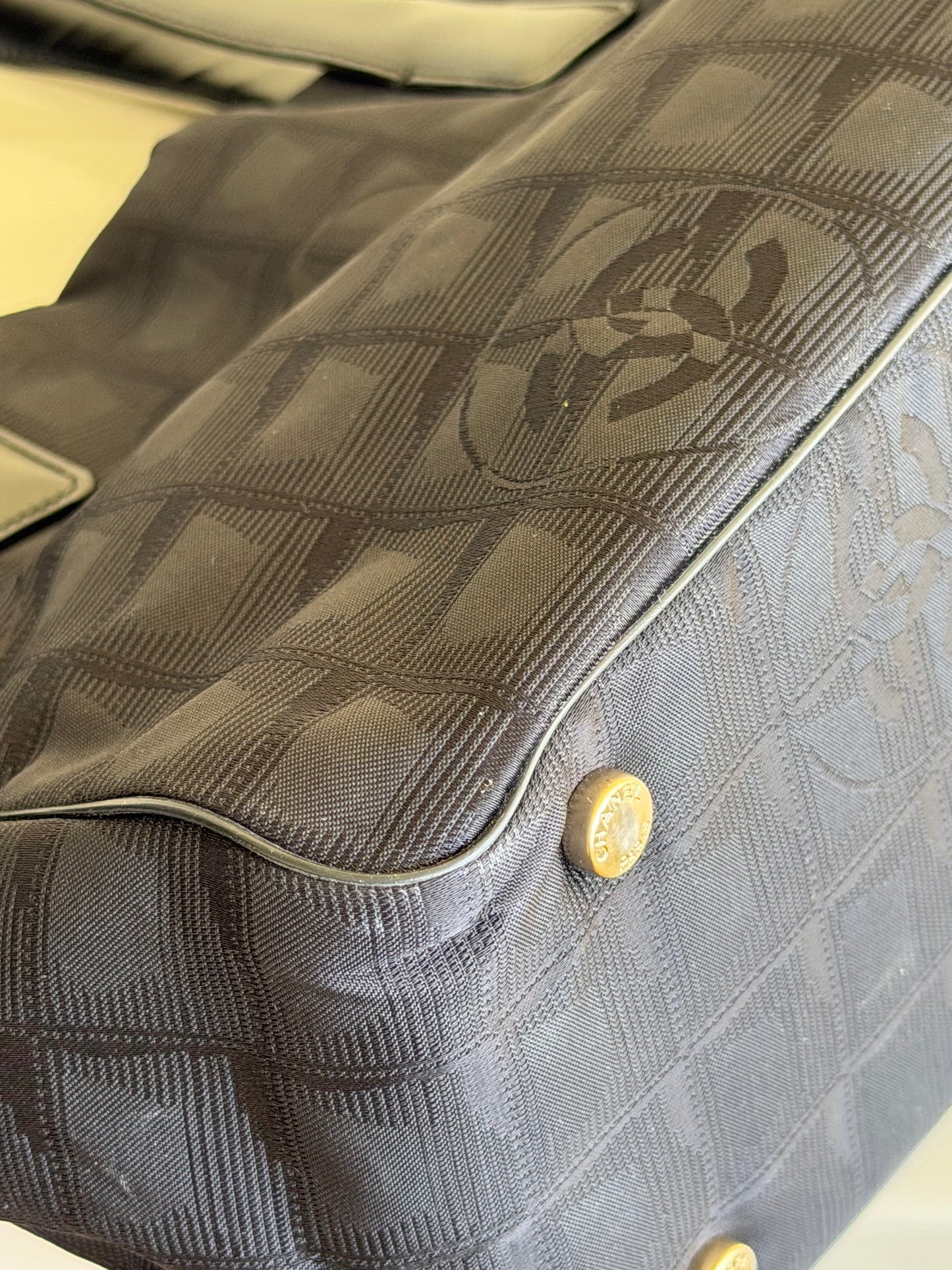 Chanel New Travel Light