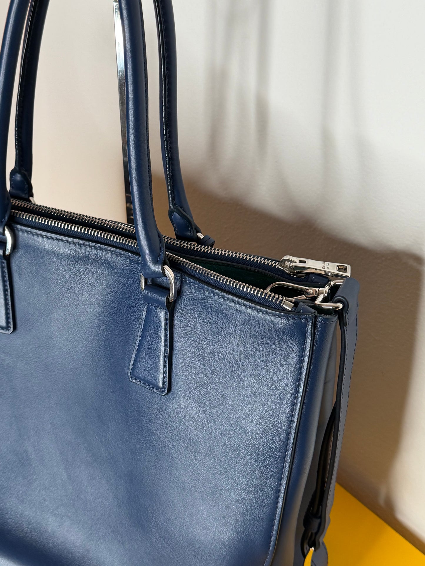 Prada galleria blu