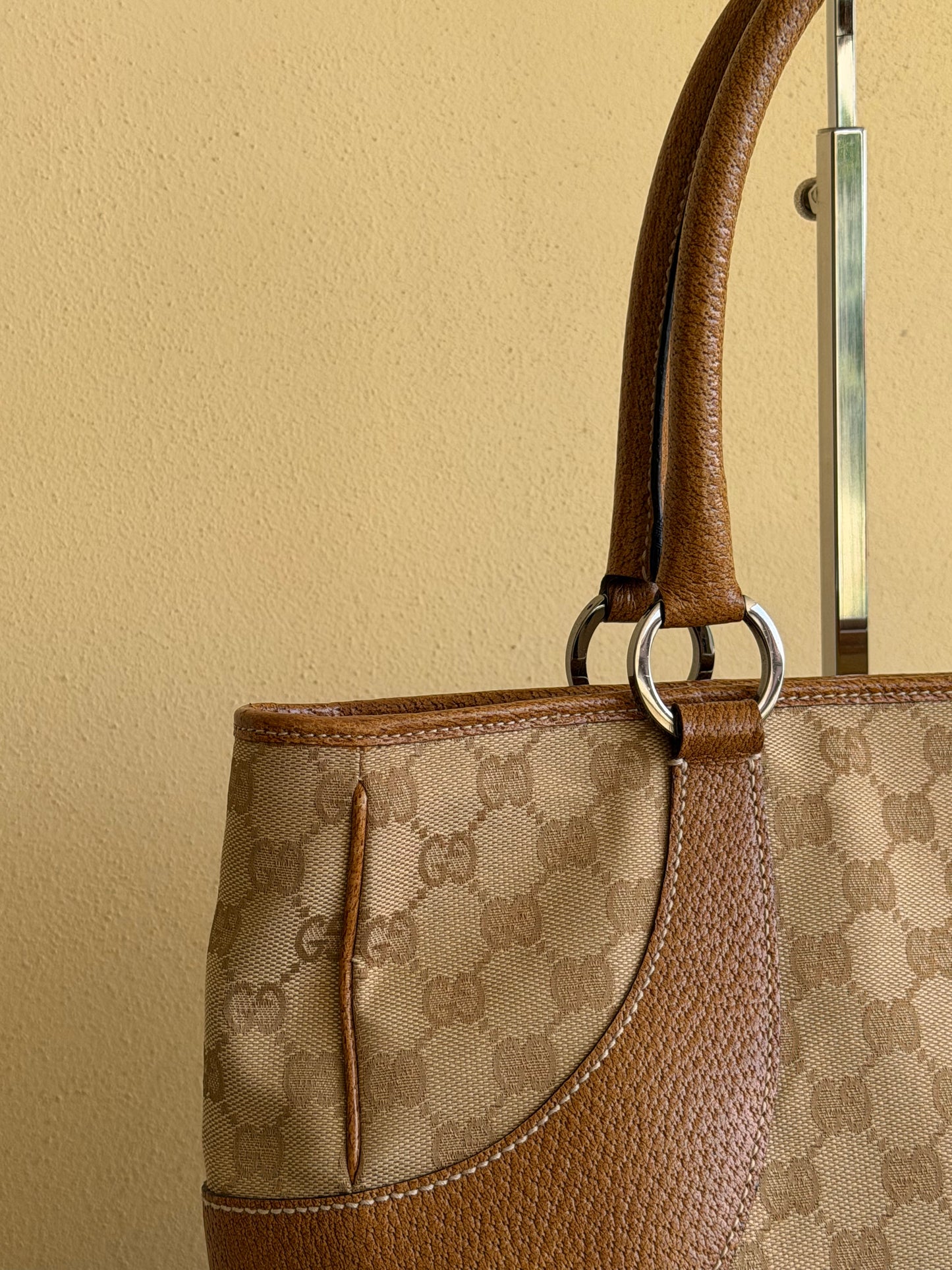 Gucci tote beige