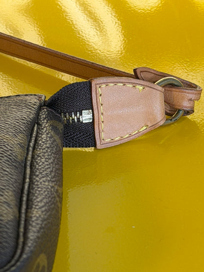 Louis Vuitton Pochette accessoire