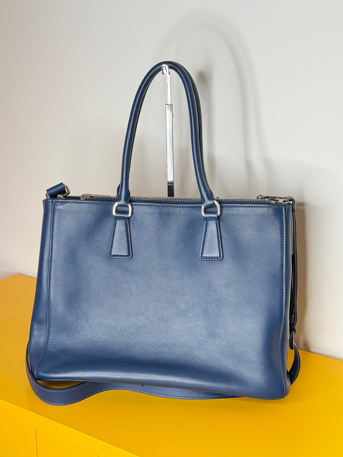 Prada galleria blu