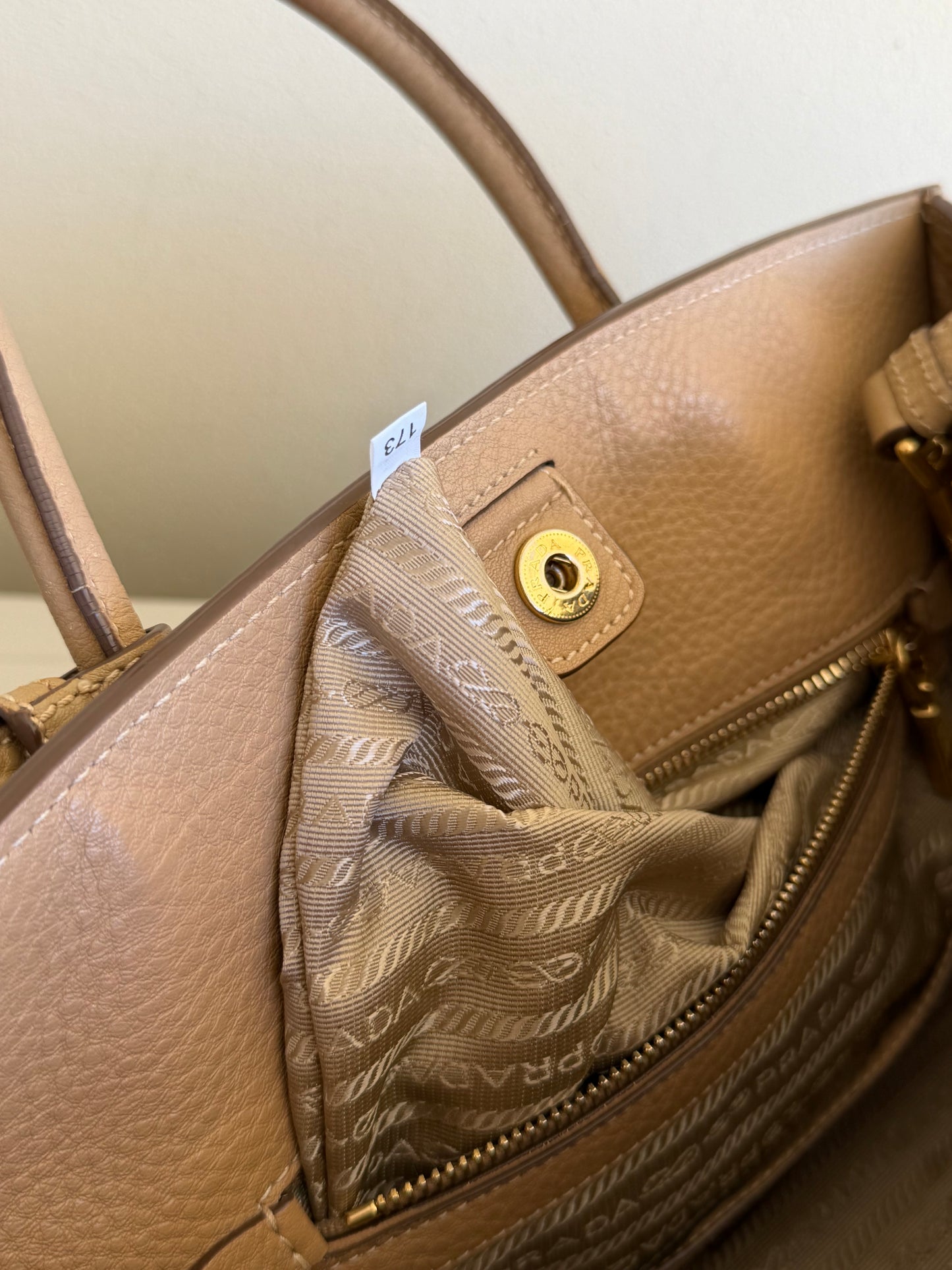 Prada tote in pelle