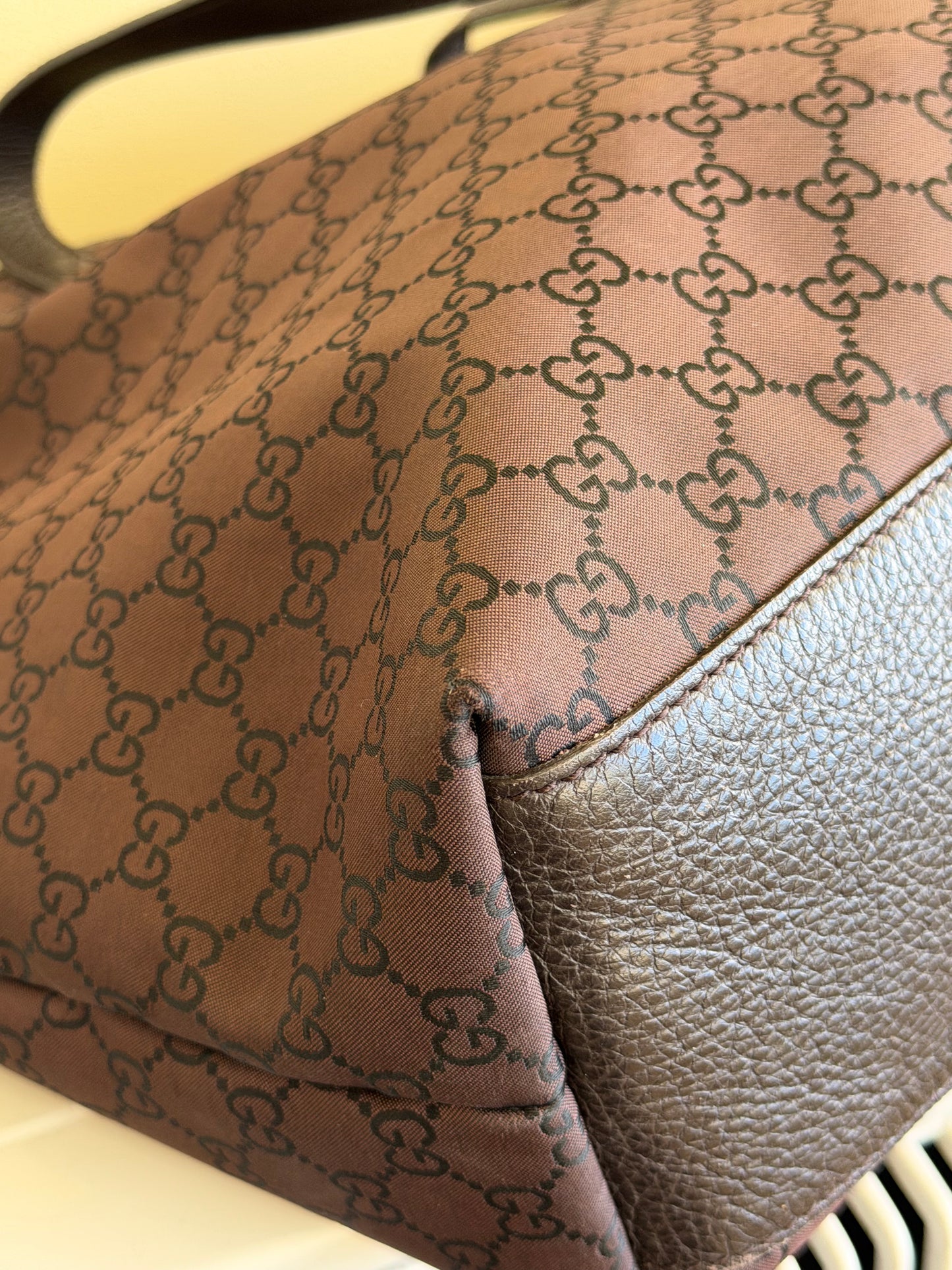 Gucci tote brown