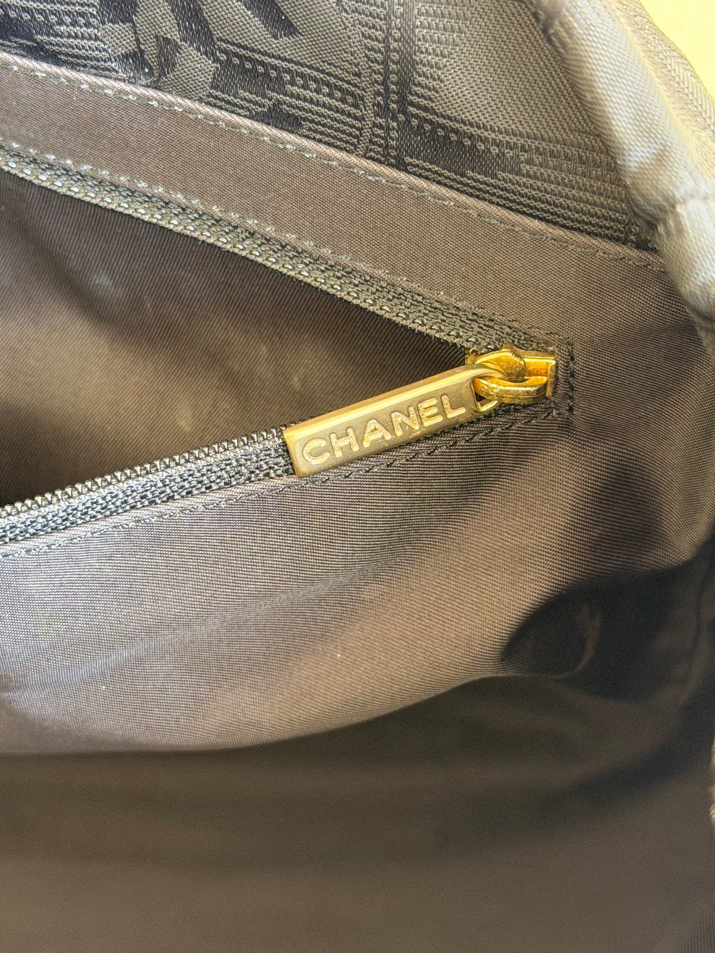 Chanel New Travel Light