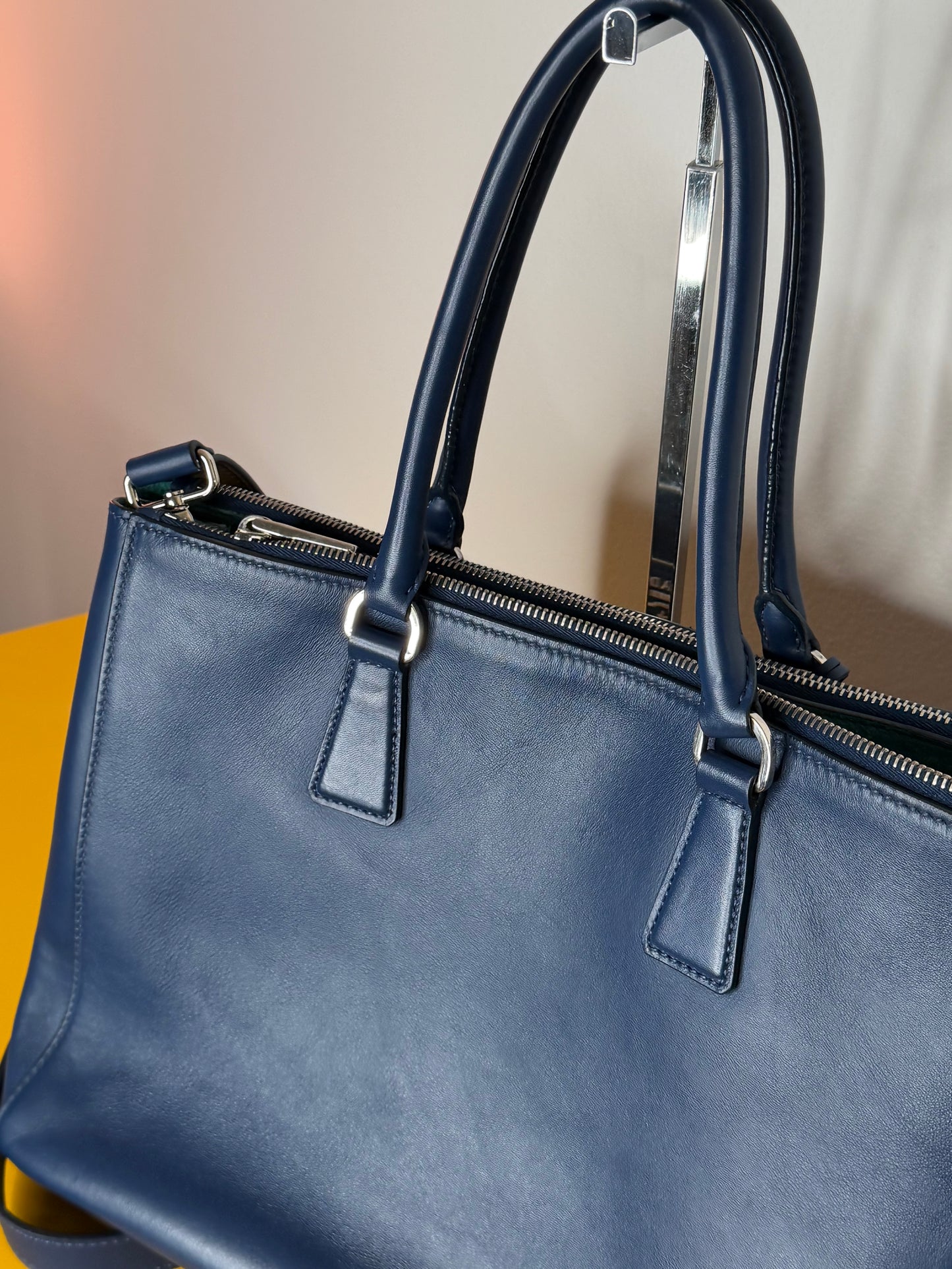 Prada galleria blu