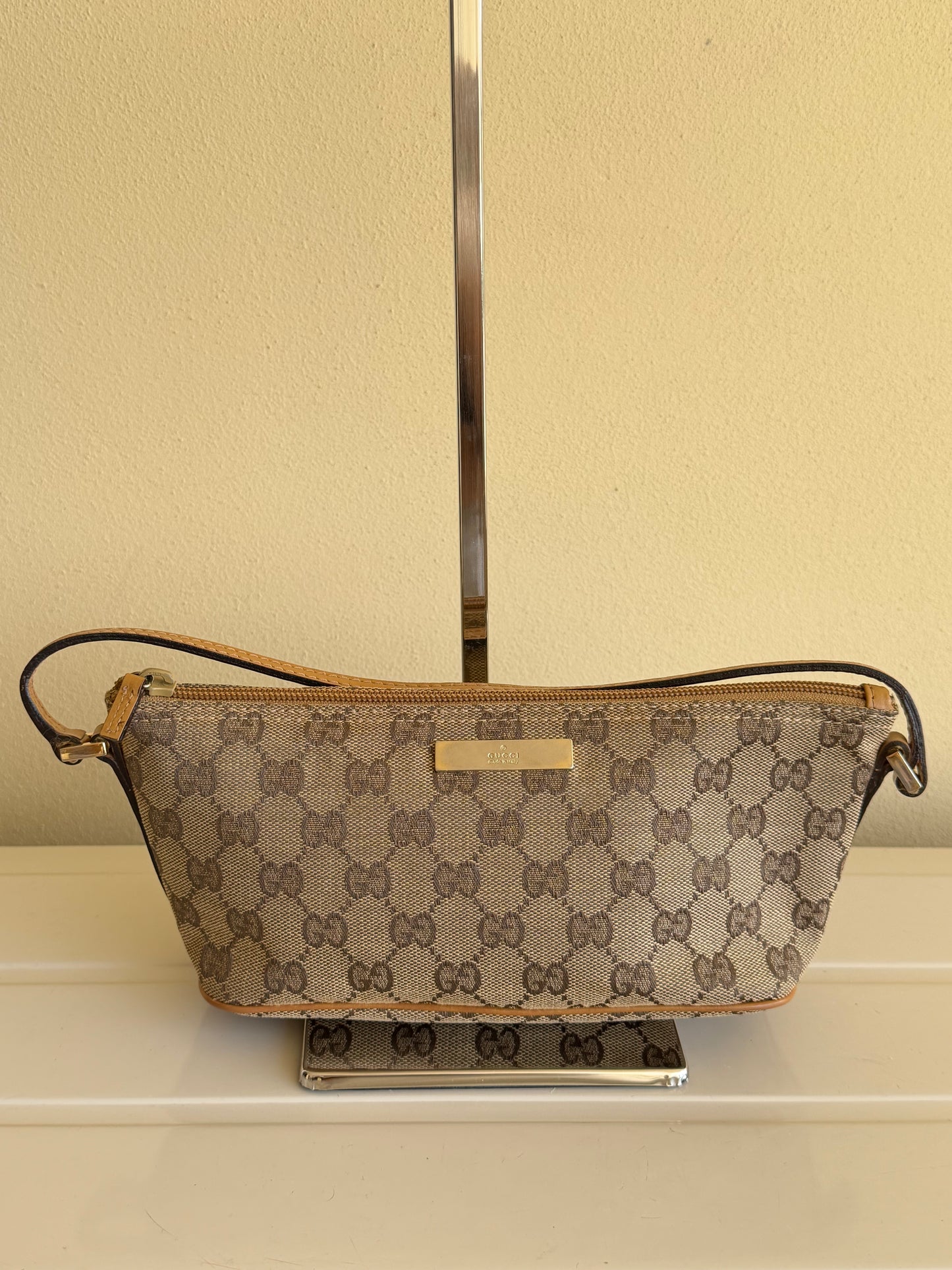 Gucci Boat Bag Beige